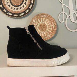 Ankle boots size 8W black